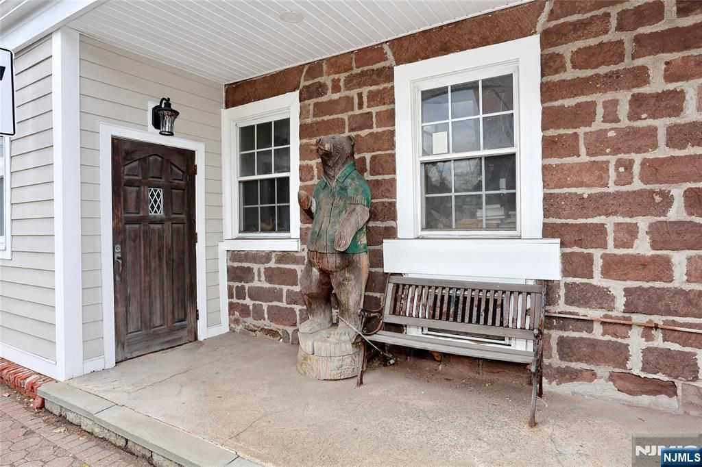 Photo of 625 Wyckoff Avenue, Wyckoff, NJ 07481 (MLS # 25038089)