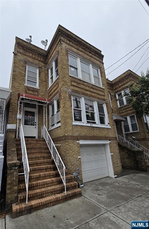 418 67th Street, West New York, New Jersey - 6 Bedrooms  
3 Bathrooms  
12 Rooms - 