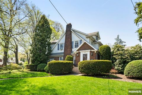 746 Queen Anne Road, Teaneck, NJ 07666 - MLS#: 25003268