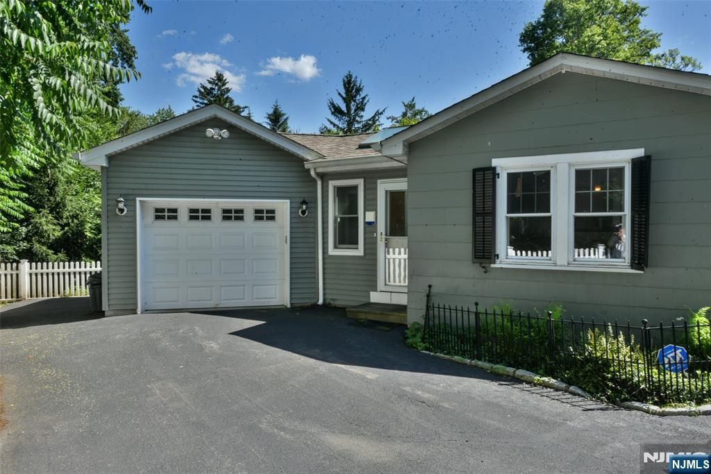 Photo of 161 Crescent Avenue, Ramsey, NJ 07446 (MLS # 25035220)