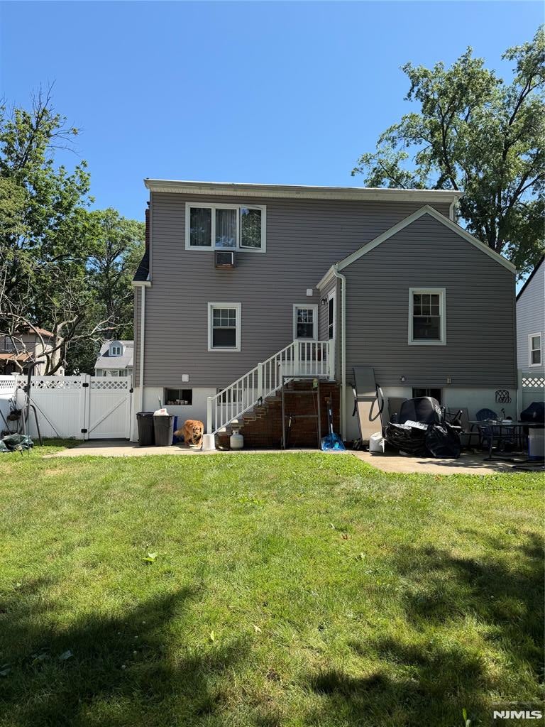 Photo of 734 E Clark Avenue, Ridgefield, NJ 07657 (MLS # 26025738)