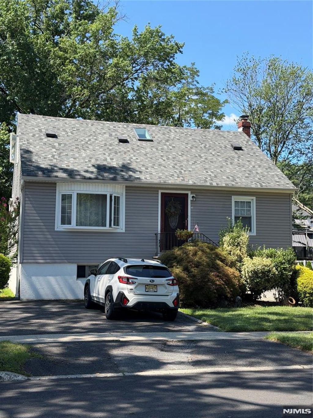 Photo of 734 E Clark Avenue, Ridgefield, NJ 07657 (MLS # 26025738)