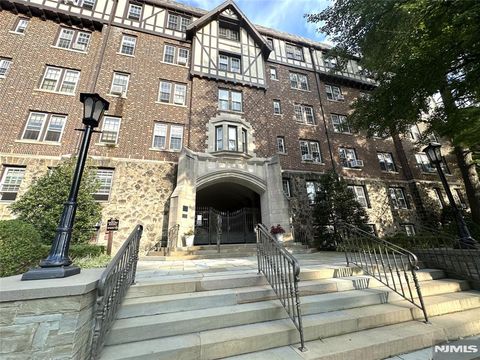 Photo of 275 Engle Street #J4, Englewood, NJ 07631 (MLS # 25030622)