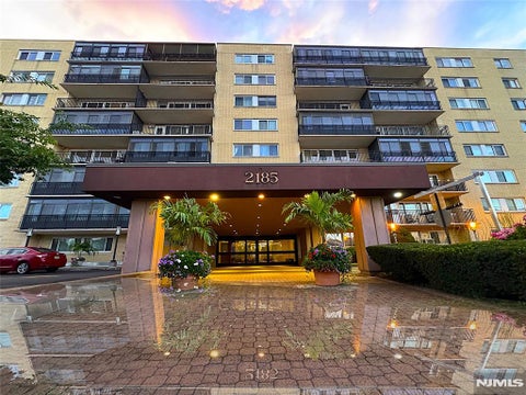Photo of 2185 Lemoine AVE #8M, Fort Lee, NJ 07024 (MLS # 26032759)