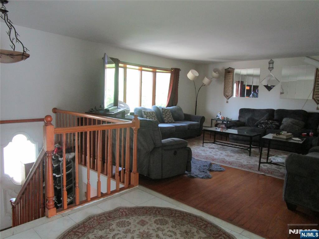103 Niehaus Avenue