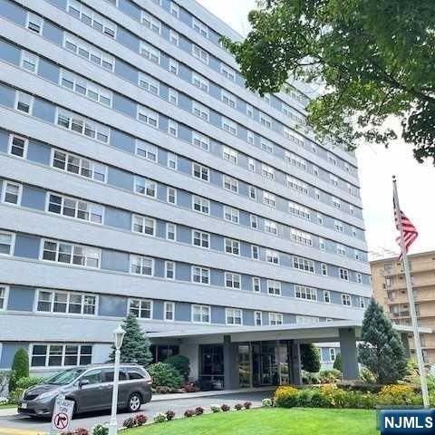 Photo of 280 Prospect Avenue #11 E, Hackensack, NJ 07601 (MLS # 26019556)