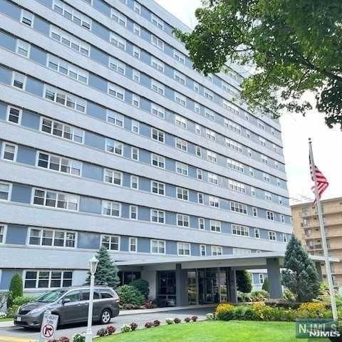 Photo of 280 Prospect Avenue #11 E, Hackensack, NJ 07601 (MLS # 26019556)