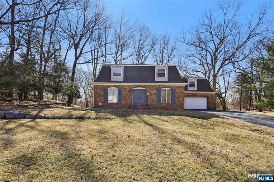 THIS CHARMING MANSARD COLONIAL OFFERS 3200 SQFT OF LIVING SPACE WITH IN-LAW SUITE THAT OFFERS A FULL 2ND KITCHEN,LIVING ROOM,SEPARATE ENTRANCE. BEAUTIFULLY UPDATED 4BR ,3.5 BATH COLONIAL IN A FABULOUS NEIGHBORHOOD WITH AN EASY ACCESS TO MAJOR HIGHWAYS AND NYC TRANSPORTATION.FIRST FLOOR OFFERS: LIVINGROOM,DINING ROOM EAT-IN KITCHEN ACCESS TO GARAGE,BEDROOM,POWDER ROOM, FAMILY ROOM SLIDING GLASS DOOR TO PATIO.SECOND FLOOR OFFERS: MASTER BEDROOM SUITE WITH CUSTOM BATHROOM AND WALK IN CLOSET,2 BEDROOMS AND FBATH LEADS TO LIVING ROOM AND 2ND KITCHEN,FBATH.NEW HARDWOOD FLOORS,GENEROUS CLOSET SPACE, TWO CAR GARAGE, NO PETS, PRIACY AND MORE...