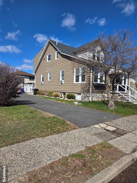 Photo of 14 Chestnut St #2nd Floor, Elmwood Park, NJ 07407 (MLS # 26008913)