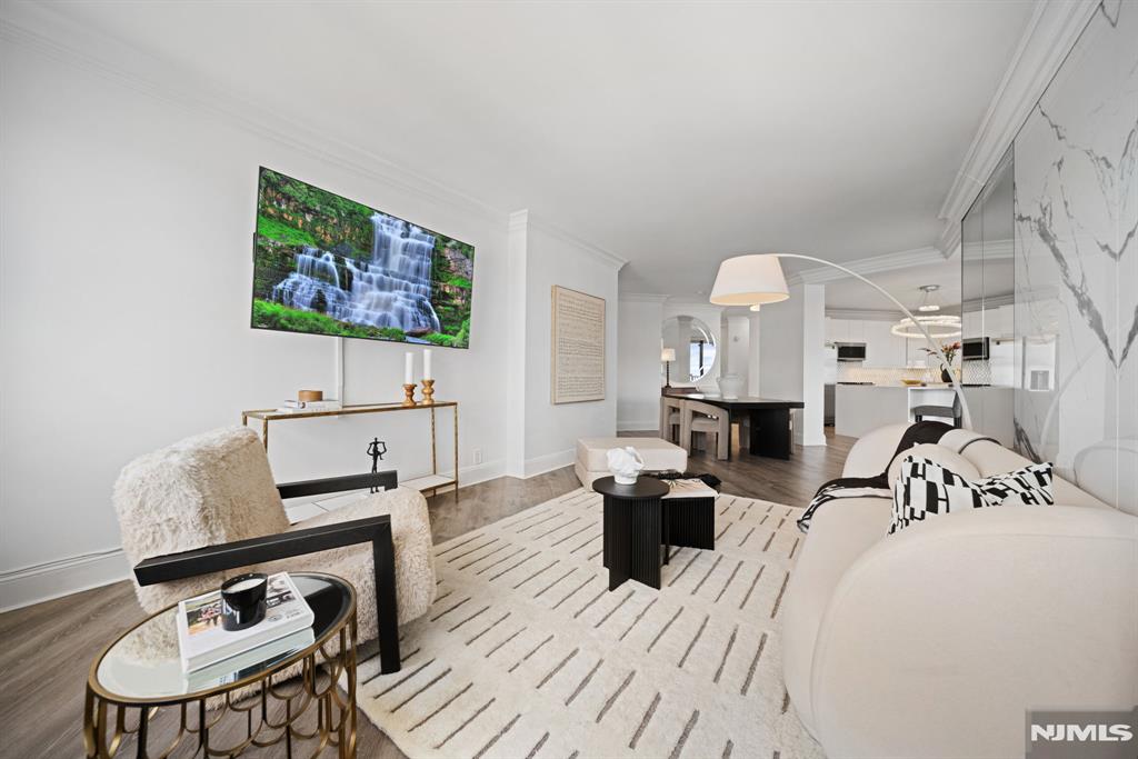 7002 Boulevard East PH 43A