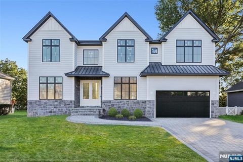 Photo of 11 Garvey Place, Glen Rock, NJ 07452 (MLS # 25028878)