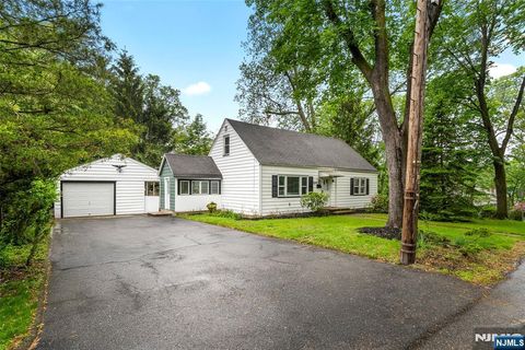 Photo of 85 Serpentine Rd, Demarest, NJ 07627 (MLS # 26016170)