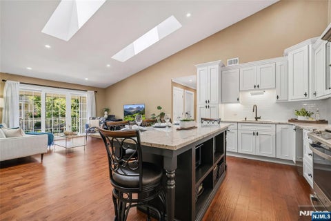 Photo of 1002 Boxwood CT, Mahwah, NJ 07430 (MLS # 26034485)