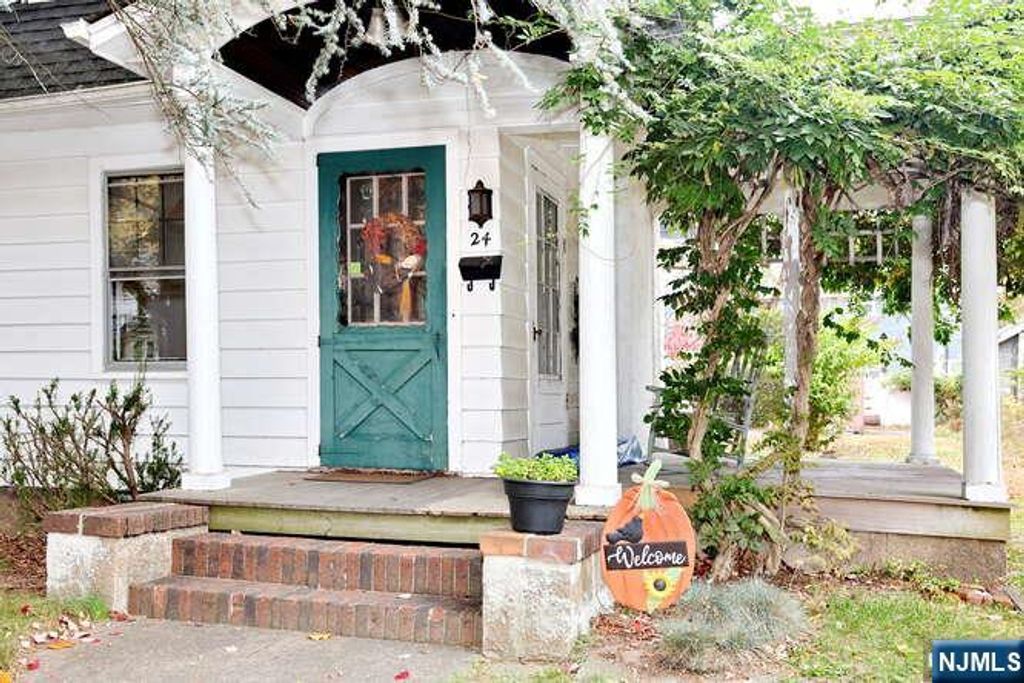 Photo of 24 Brookside Place, Hillsdale, NJ 07642 (MLS # 25038665)