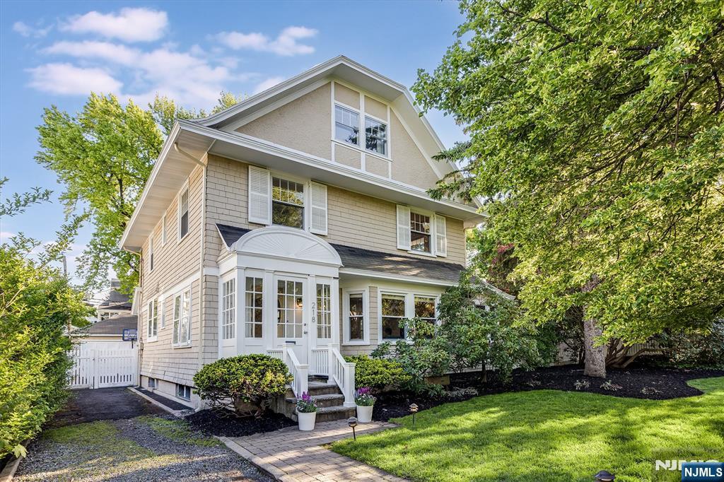 218 Inwood Avenue