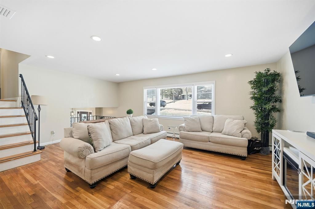 Photo of 14 King Road, Park Ridge, NJ 07656 (MLS # 26007958)