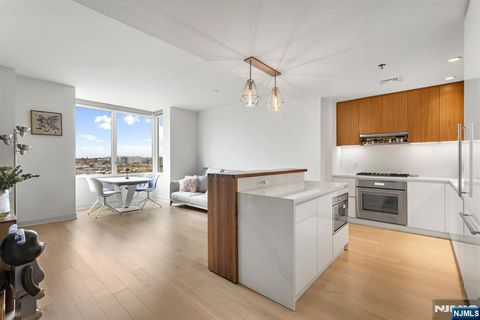 1000 Maxwell Lane 11I Hoboken NJ 07030