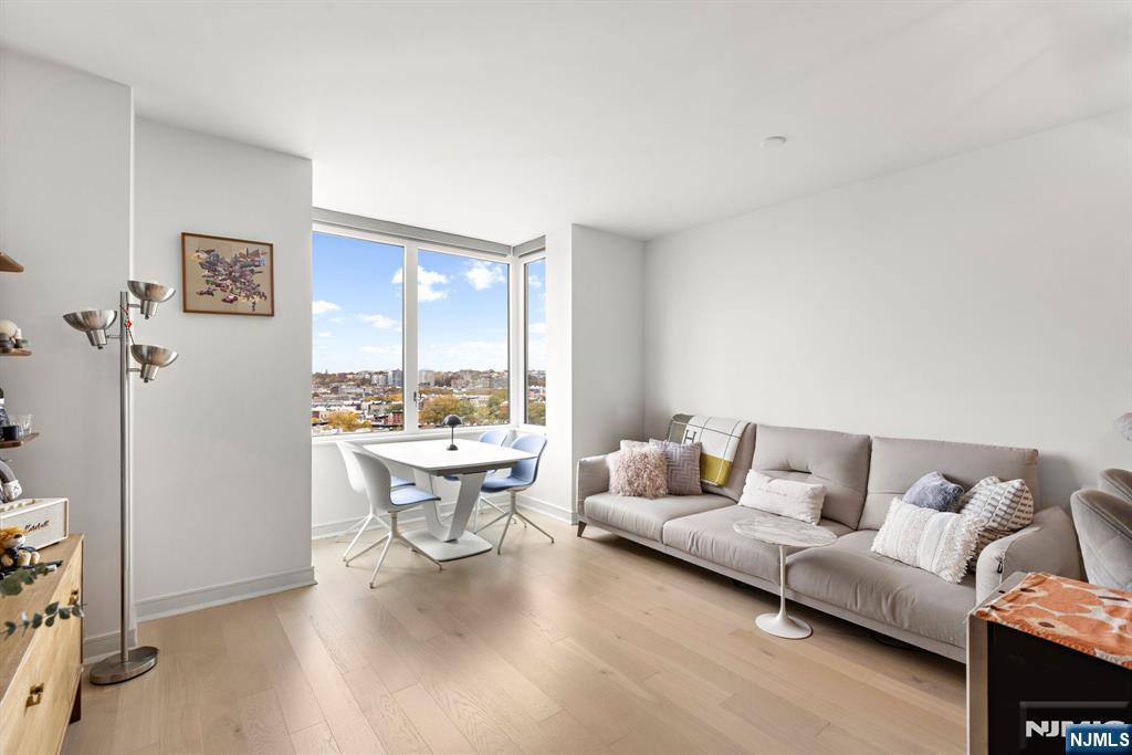 1000 Maxwell Lane 11I