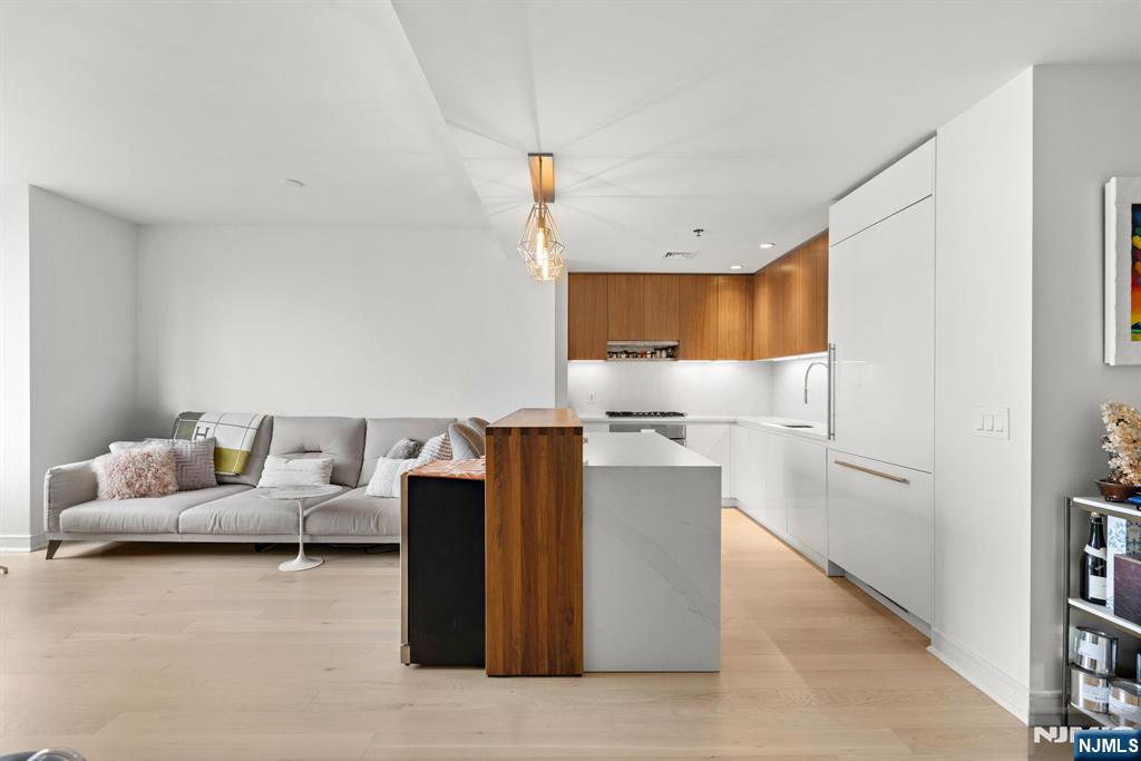 1000 Maxwell Lane 11I