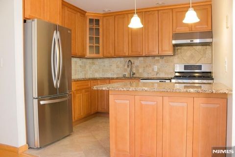 Photo of 185 Main St #A, Cliffside Park, NJ 07010 (MLS # 25042229)