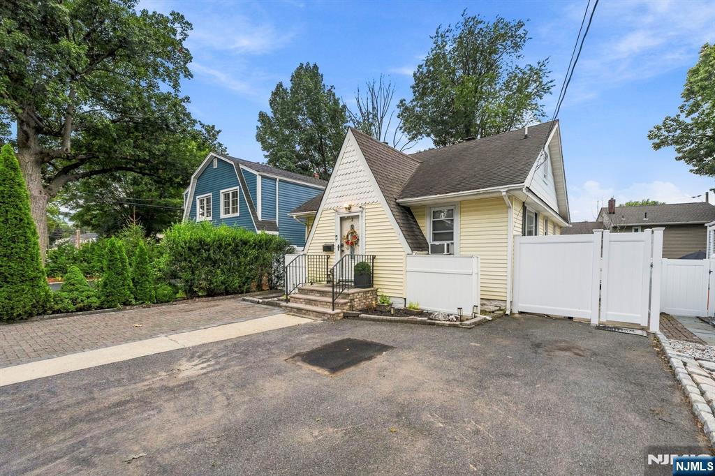 3 Seminole Avenue
