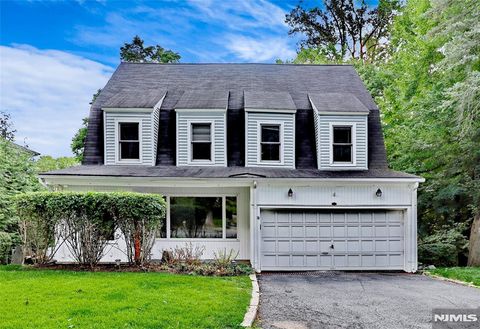 Photo of 24 Merrifield Way, Cresskill, NJ 07626 (MLS # 25030278)