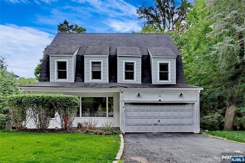 Photo of 24 Merrifield Way, Cresskill, NJ 07626 (MLS # 25030278)