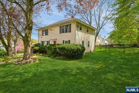 Photo of 160 Magnolia Ave, Cresskill, NJ 07626 (MLS # 26002192)