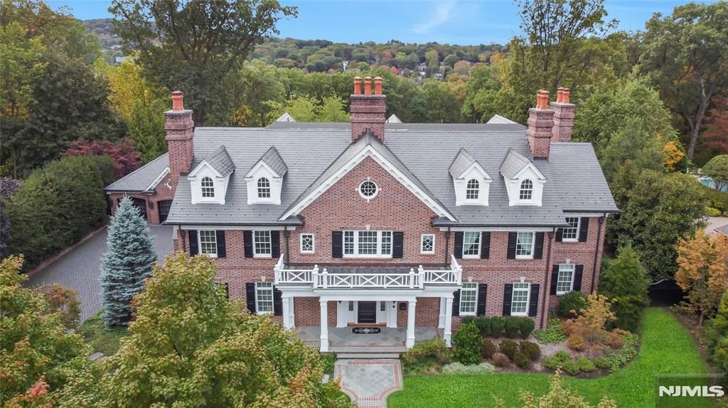 Photo of 480 Knollwood Road, Ridgewood Village, NJ 07450 (MLS # 25026447)