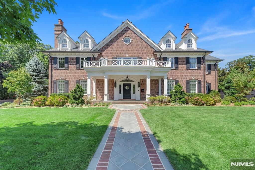 Photo of 480 Knollwood Road, Ridgewood Village, NJ 07450 (MLS # 25026447)
