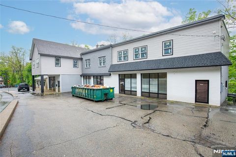 15 Hamburg Turnpike Bloomingdale NJ 07403