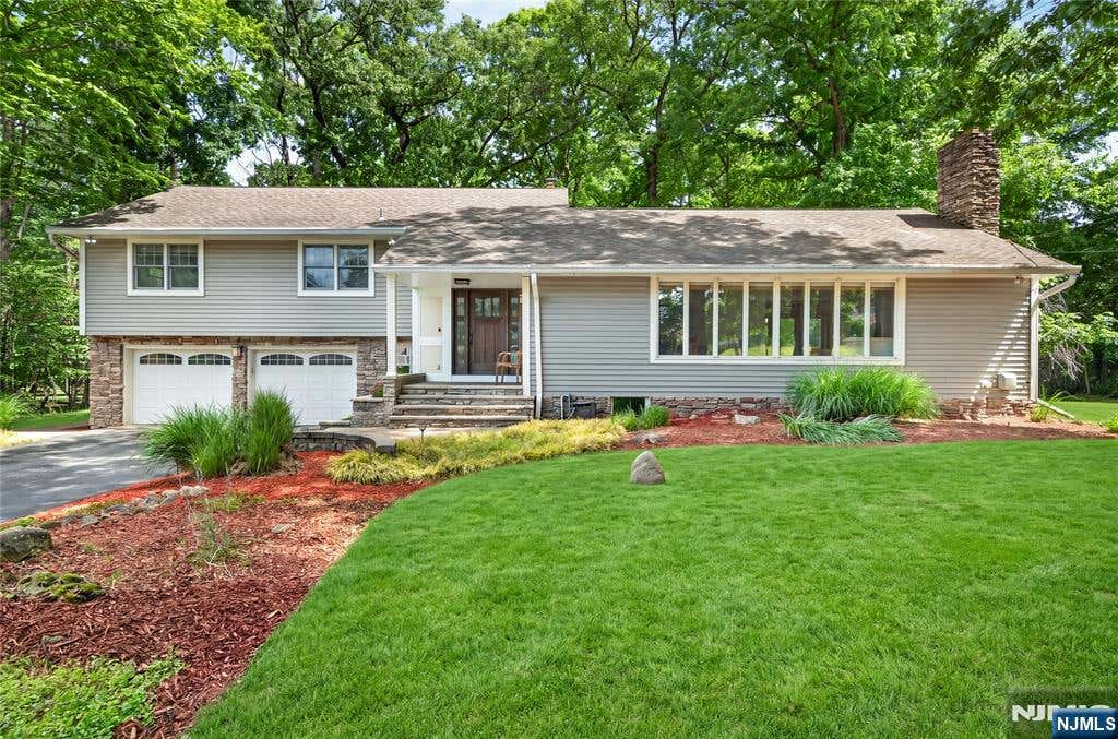 Photo of 25 Cottontail Trail, Upper Saddle River, NJ 07458 (MLS # 26018938)