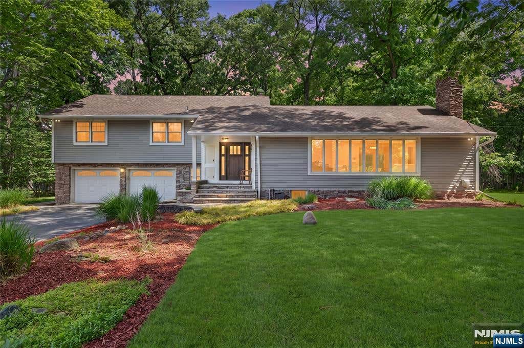 Photo of 25 Cottontail Trail, Upper Saddle River, NJ 07458 (MLS # 26018938)