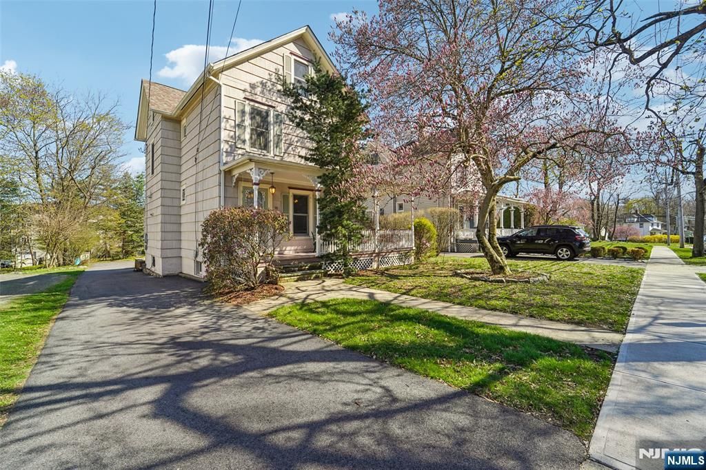 Photo of 81 Park Avenue, Allendale, NJ 07401 (MLS # 26011852)