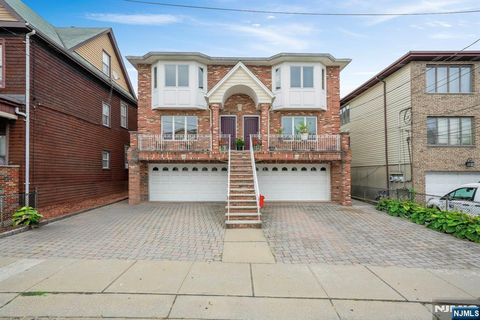 Photo of 284 John St #1R, Cliffside Park, NJ 07010 (MLS # 25037963)