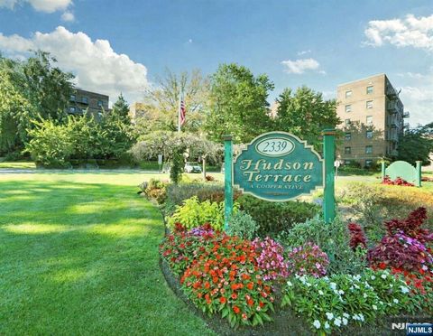 Photo of 2329 Hudson Ter #G2C, Fort Lee, NJ 07024 (MLS # 26002584)
