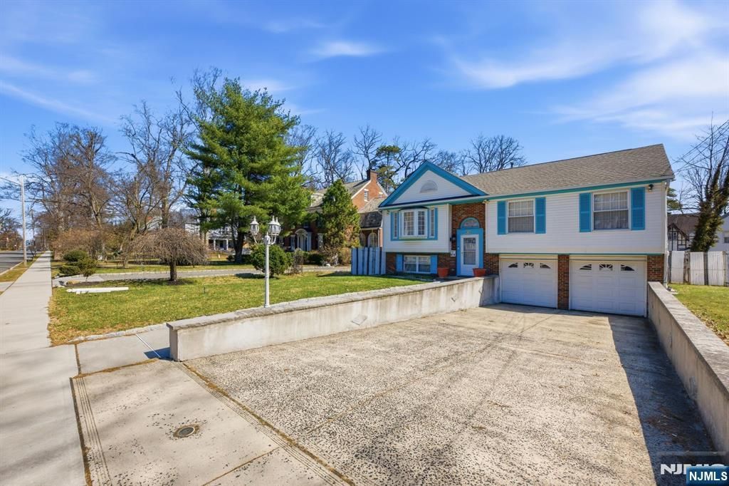 Photo of 674 Berkeley Avenue, Orange, NJ 07050 (MLS # 26017890)