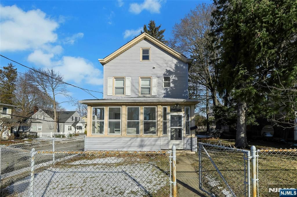 Photo of 63 Wyckoff Ave, Waldwick, NJ 07463 (MLS # 25043926)