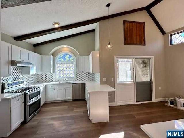 Rental Property at 547 Valley Rd 1, Montclair, New Jersey - Bedrooms: 3 
Bathrooms: 2 
Rooms: 8  - $4,500 MO.