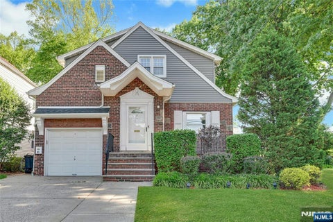 Photo of 81 Riverview AVE, Cliffside Park, NJ 07010 (MLS # 26026940)