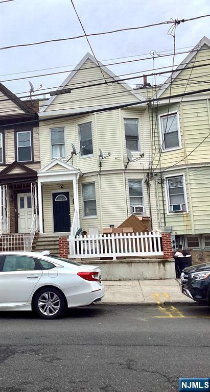 54 Nelson Avenue, Jersey City, New Jersey - 4 Bedrooms  
3 Bathrooms  
6 Rooms - 