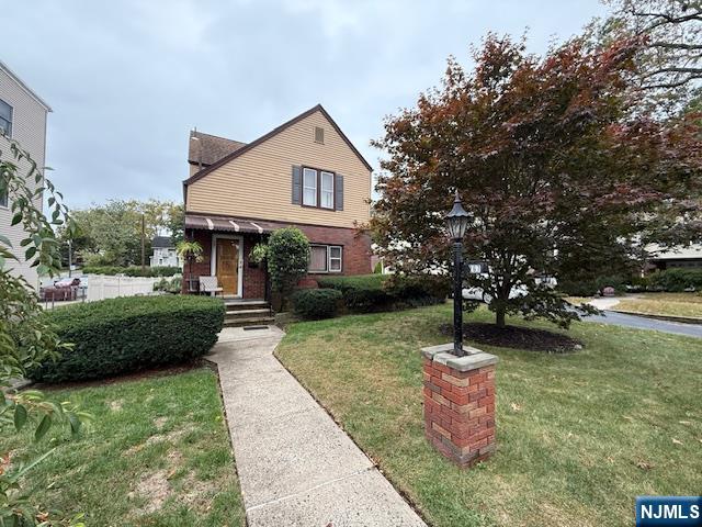 Main image without alt text