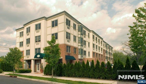 Photo of 333 Willow St #202, Teaneck, NJ 07666 (MLS # 26038238)