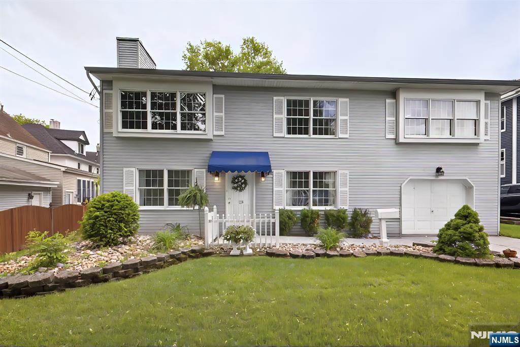 114 Summit Cross, Rutherford, New Jersey - 5 Bedrooms  
3 Bathrooms  
10 Rooms - 