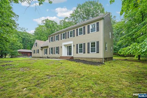 Photo of 12 Apache Road, Wayne, NJ 07470 (MLS # 26027837)