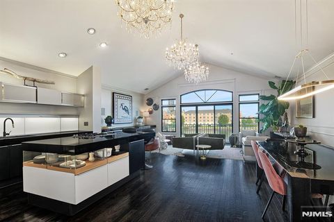 57 LYDIA Drive Guttenberg NJ 07093