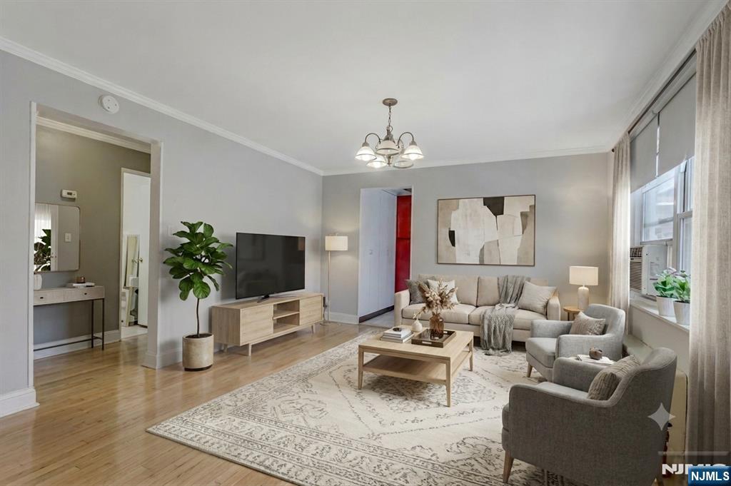 370 Esplanade 21