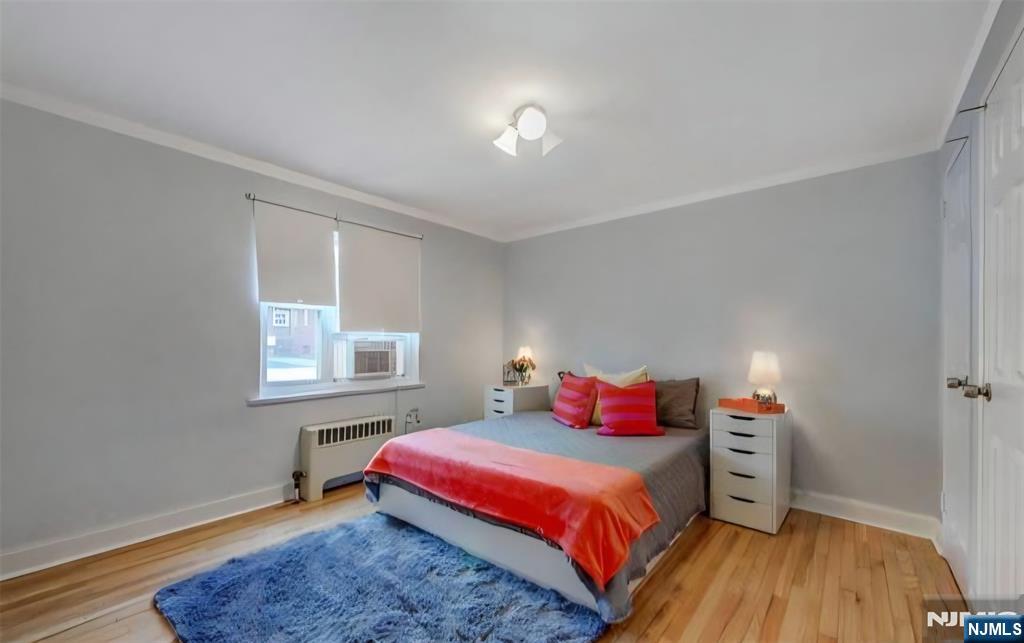 370 Esplanade 21