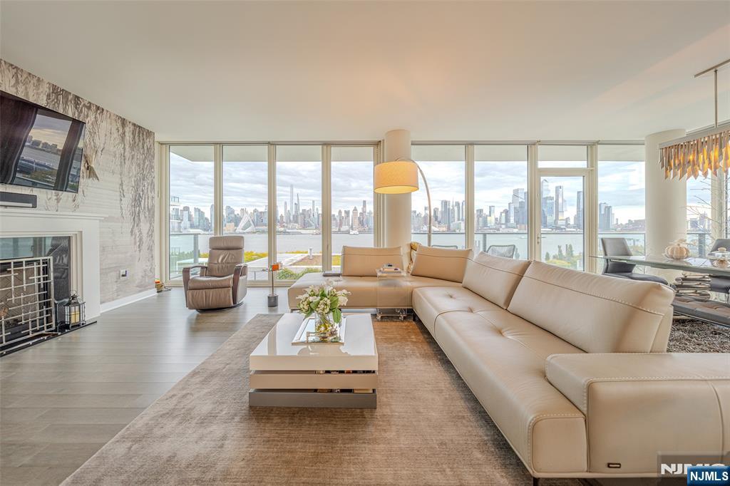 1200 Avenue At Port Imperial 516