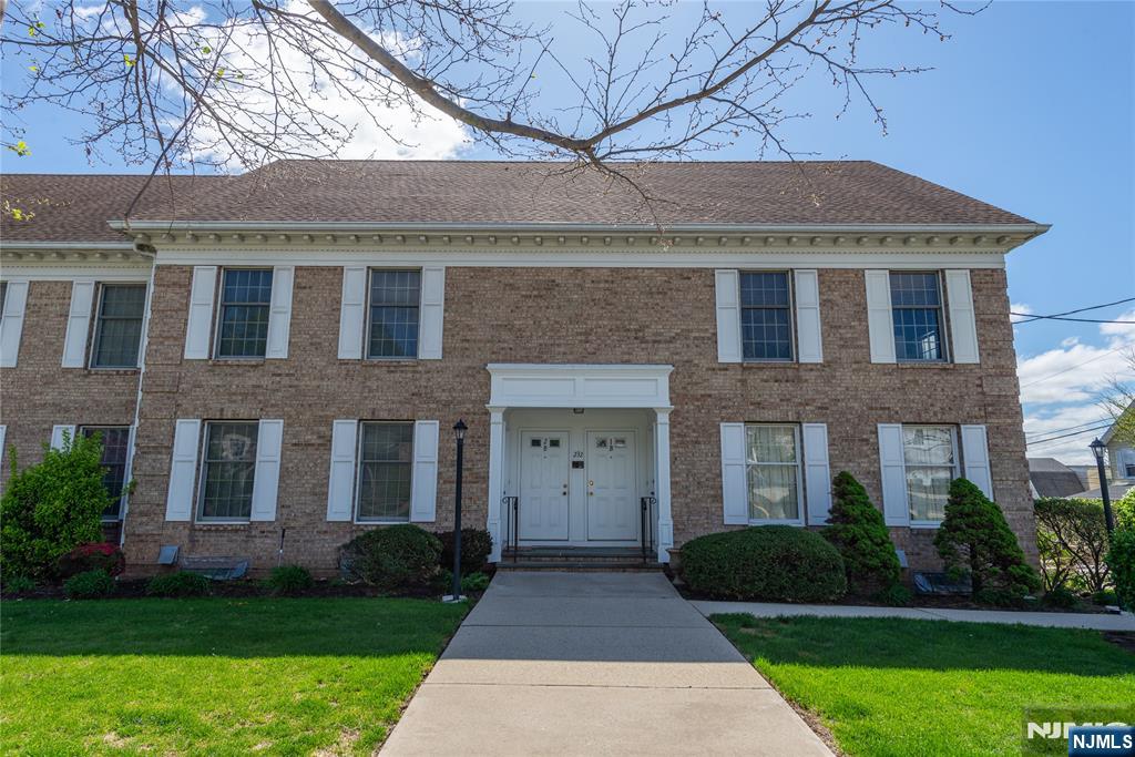232 Hackensack 1B